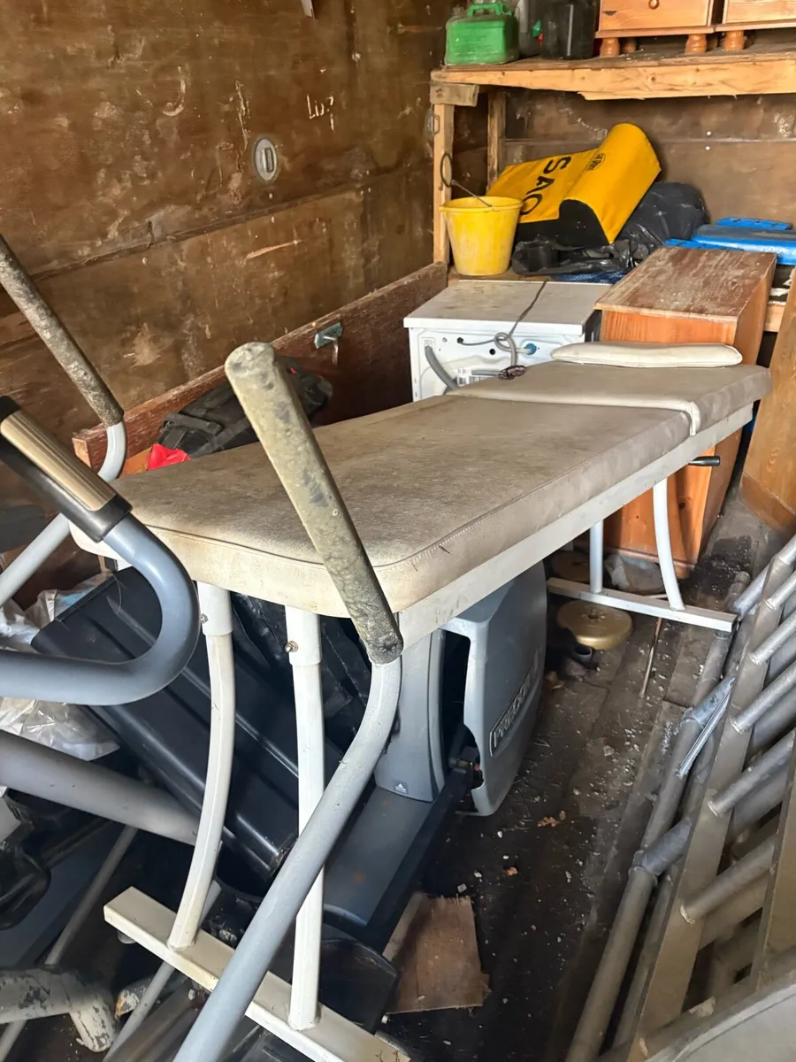 Exercise bikes and mountain climbers - Image 4