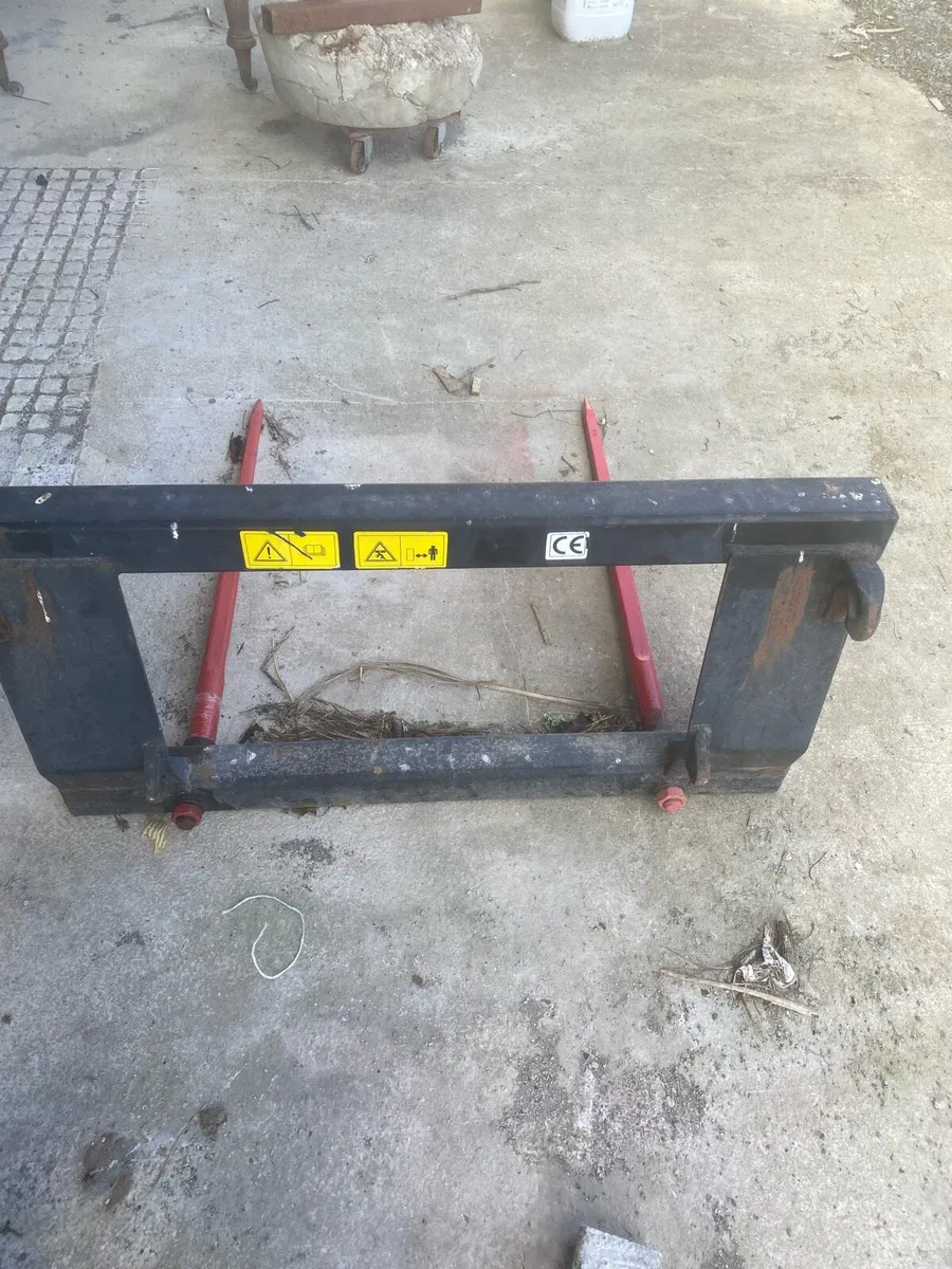 Flat bale trailer & bale spike - Image 2