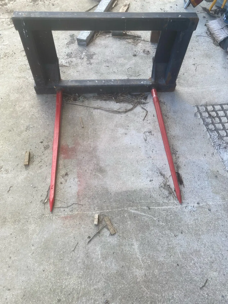 Flat bale trailer & bale spike - Image 3
