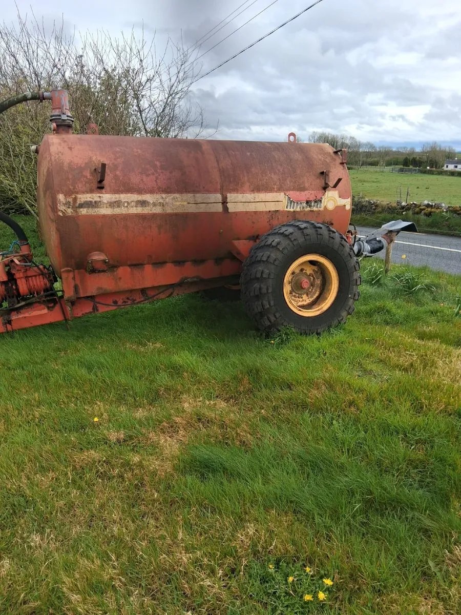 1100 gal Major Slurry Tanker & Fleming Agitator - Image 1