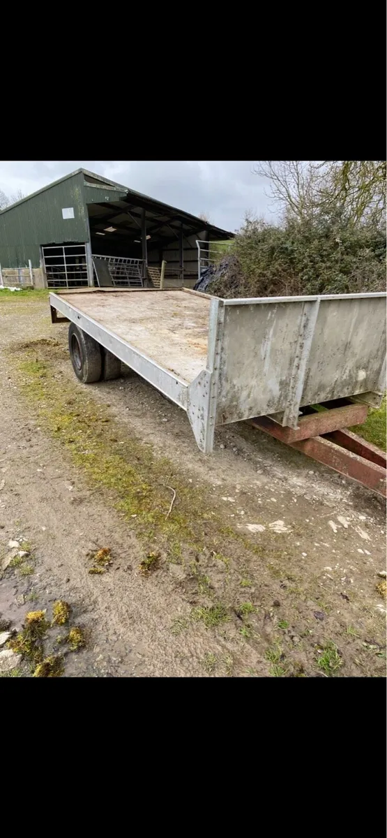 Flat bale trailer & bale spike - Image 1