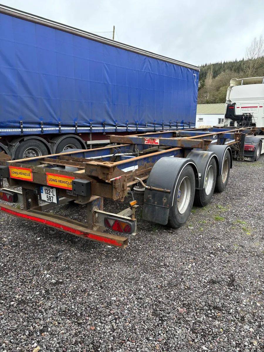 SDC Tri Axel Extendable Skeleton Trailer - Image 1