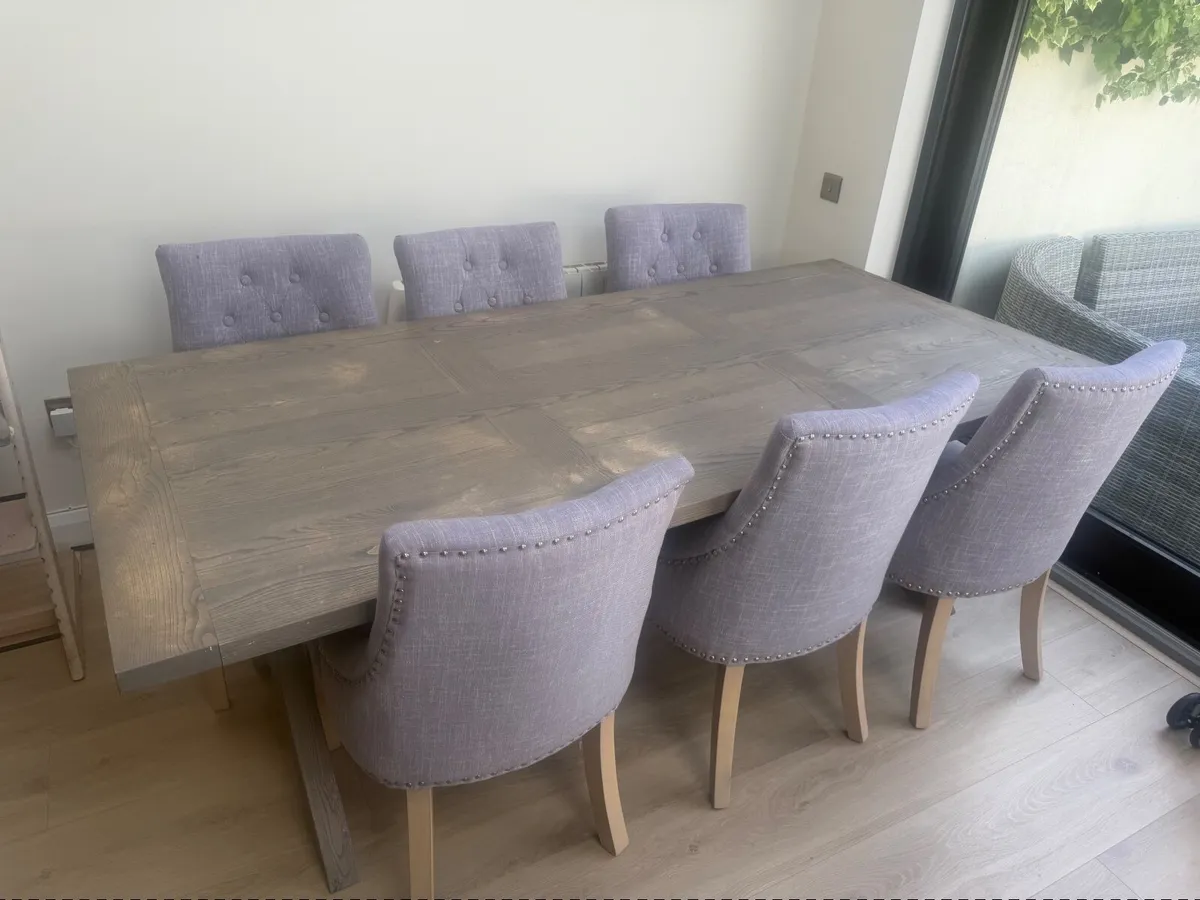 Table and 6 chairs - Image 1