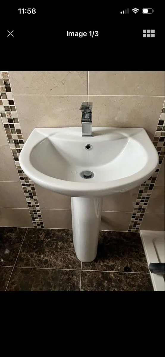 Bathroom sink - Image 1