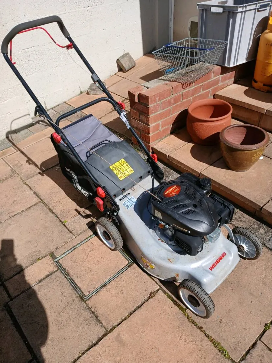 Petrol lawn mower - Image 1