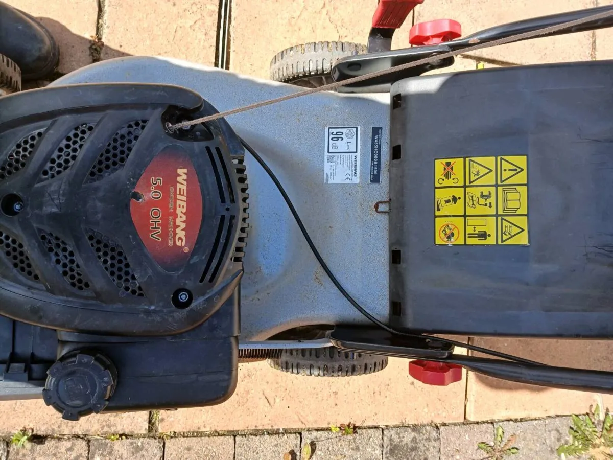 Petrol lawn mower - Image 3