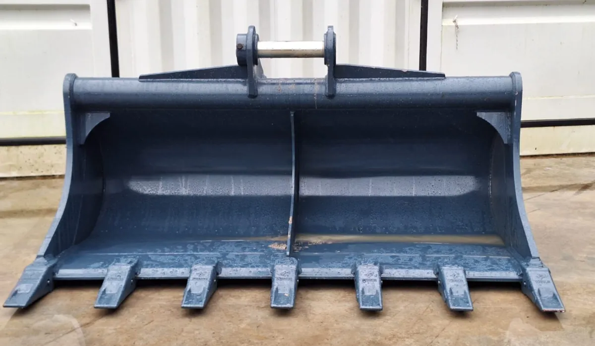 Brand New 13 Tonne Grading Bucket With Teeth - Image 1