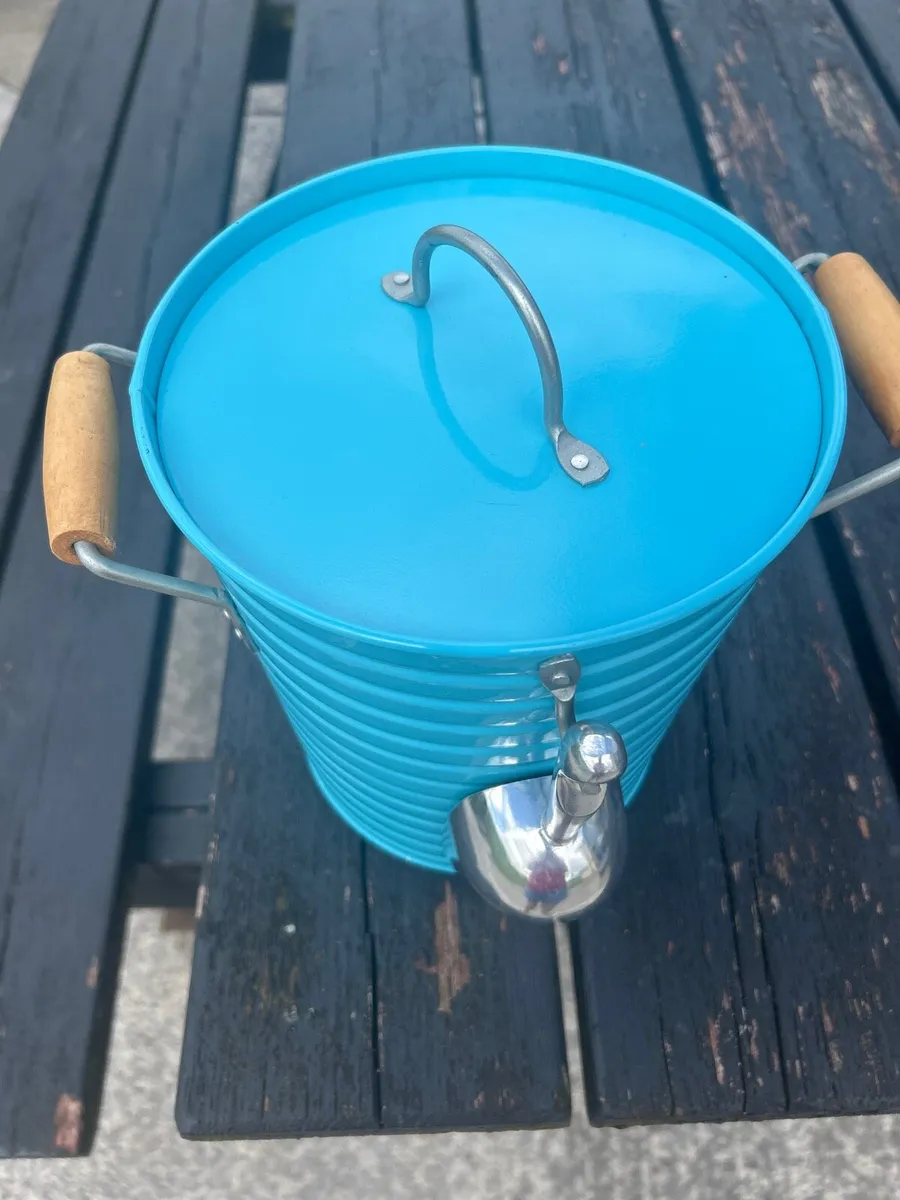 Baby blue Ice Bucket - Image 1