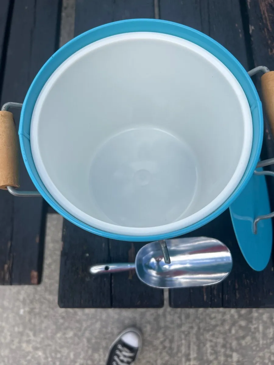 Baby blue Ice Bucket - Image 4