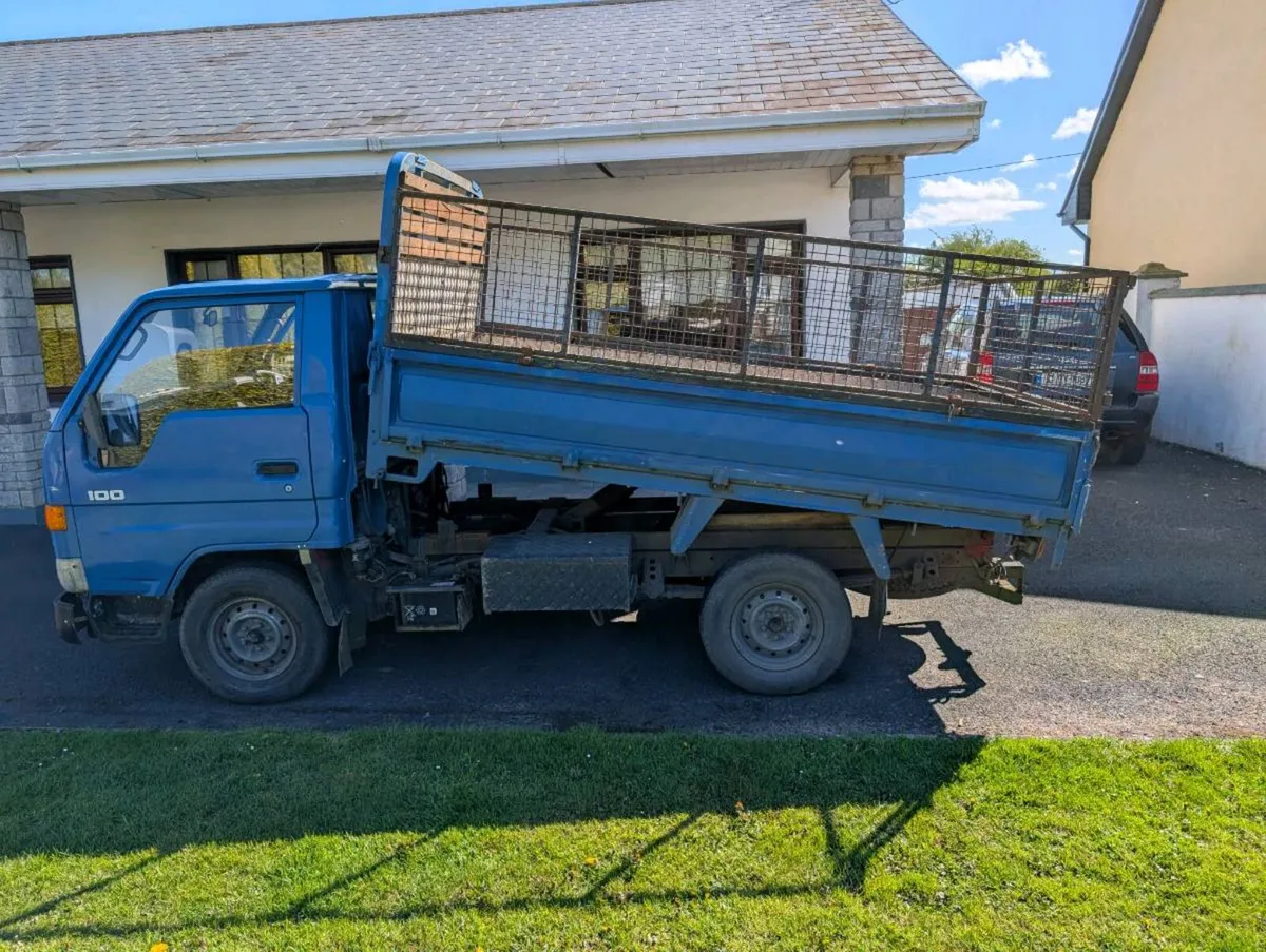 Toyota dyna 100 tipper - Image 4