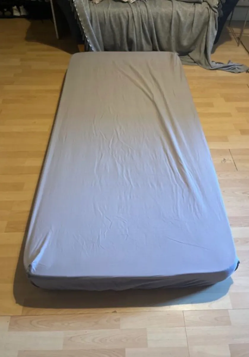 Single Mattress with Duvet, Pillow and Sheets - Image 4