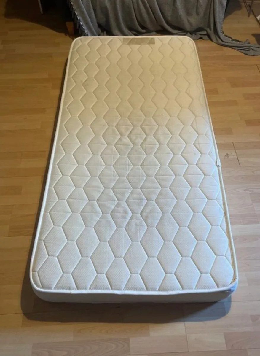 Single Mattress with Duvet, Pillow and Sheets - Image 2