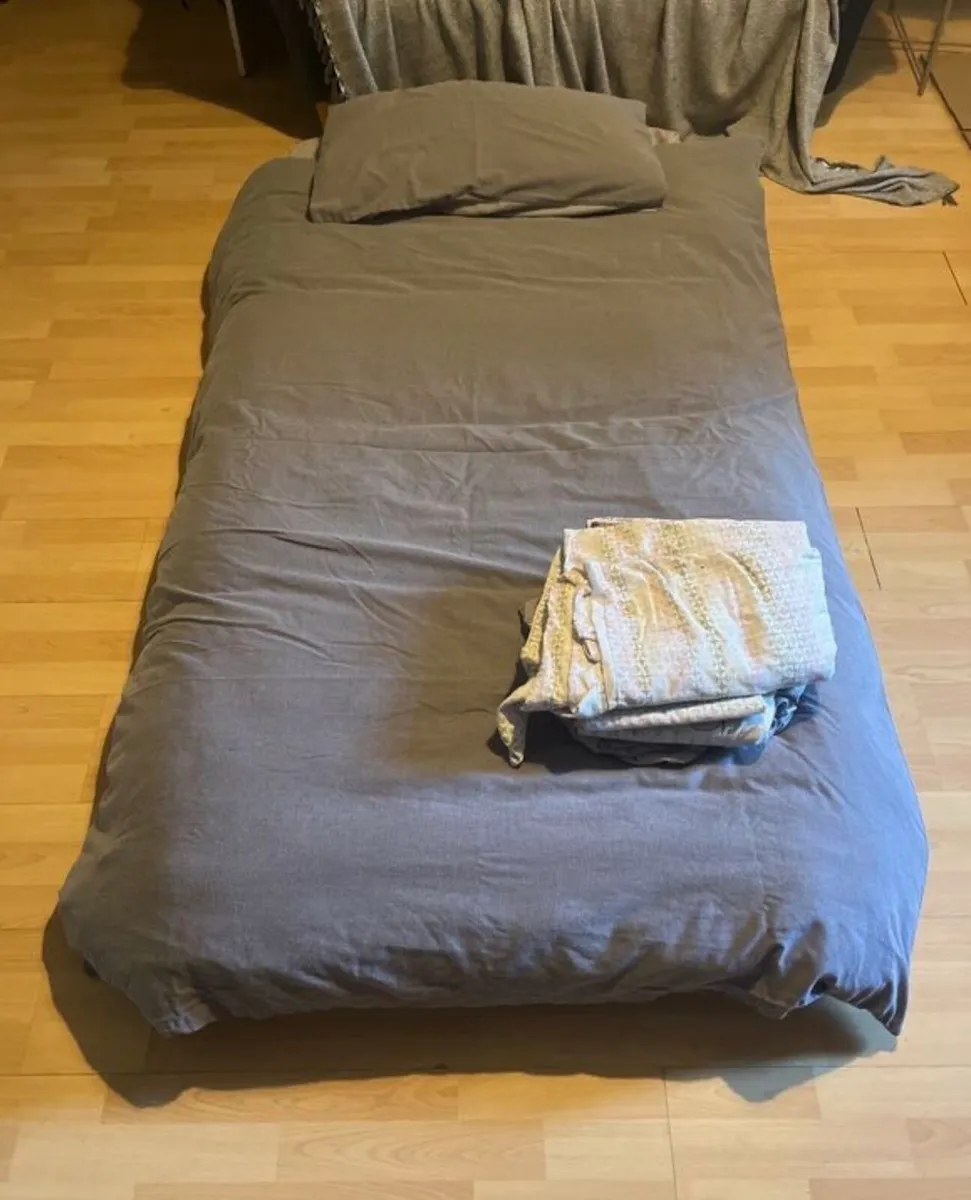 Single Mattress with Duvet, Pillow and Sheets - Image 1