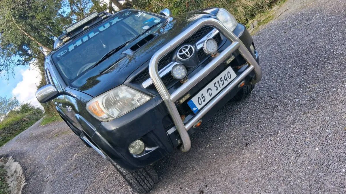 05 Toyota Hilux - Image 1