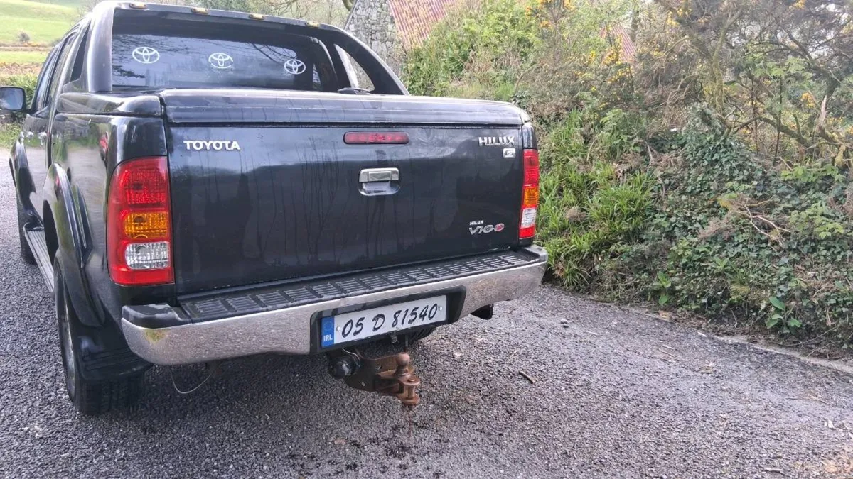 05 Toyota Hilux - Image 2
