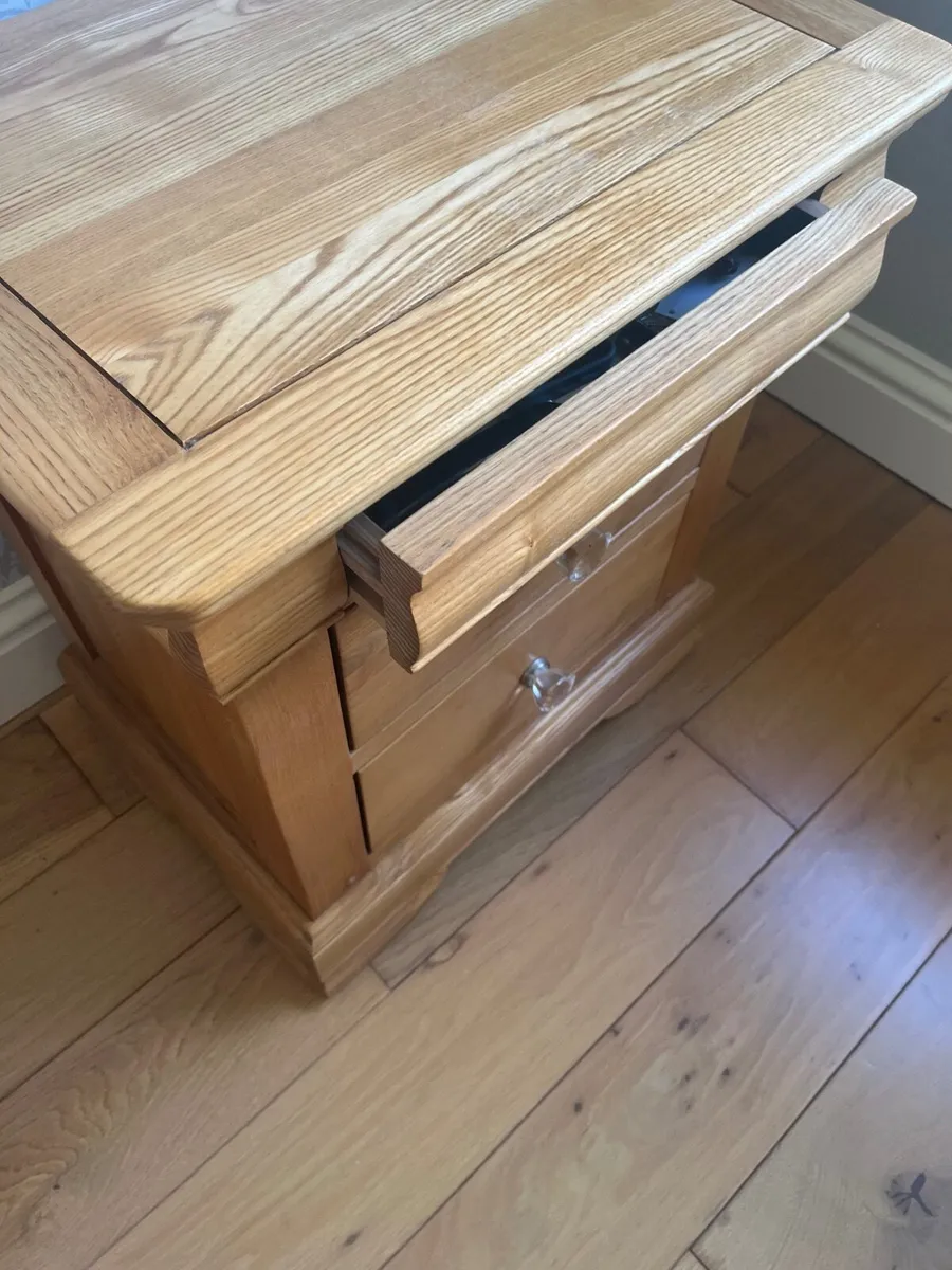 Bedroom furniture - Image 2