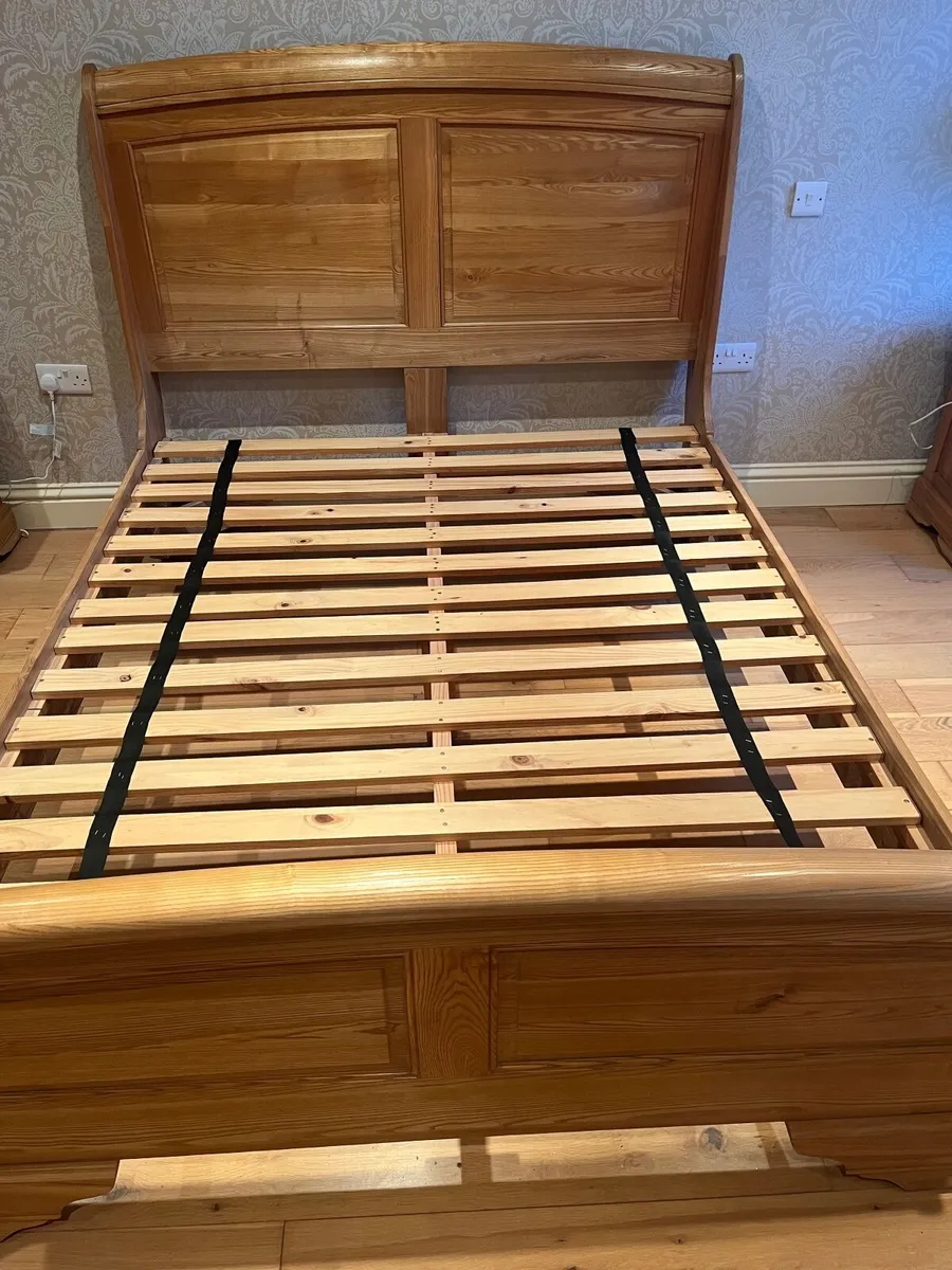 Bedroom furniture - Image 1