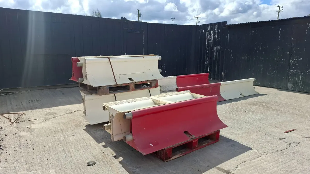 M02 Barriers / Crowd Control Barriers - Image 1