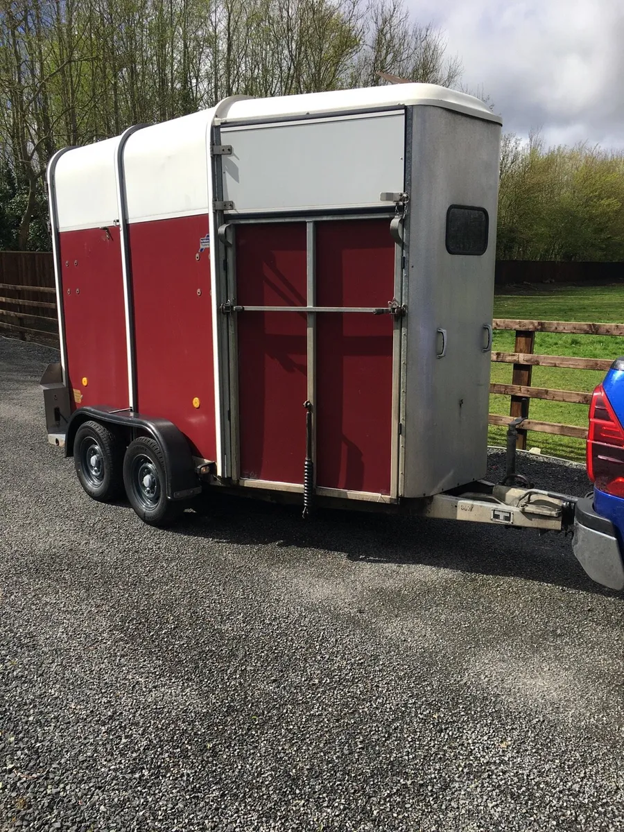 505 Horse trailer for sale - Image 1