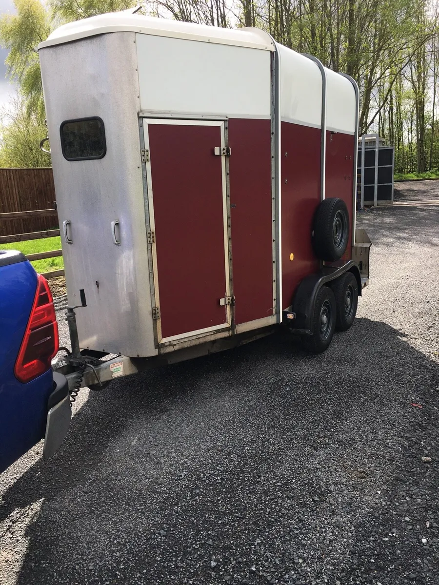 505 Horse trailer for sale - Image 2