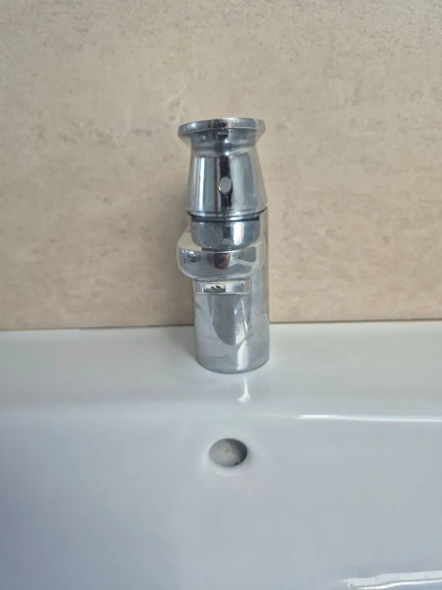 Bathroom sink and vanity unit - Image 1