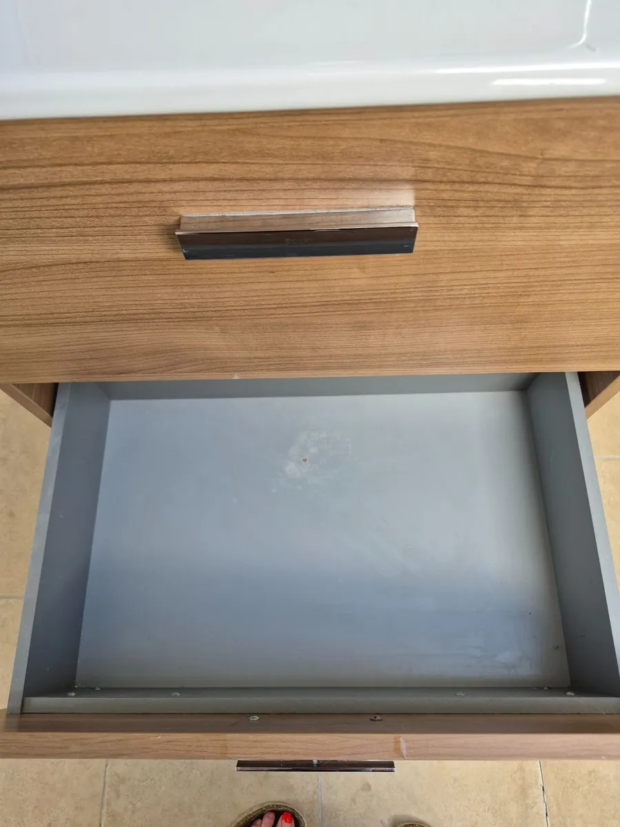 Bathroom sink and vanity unit - Image 4