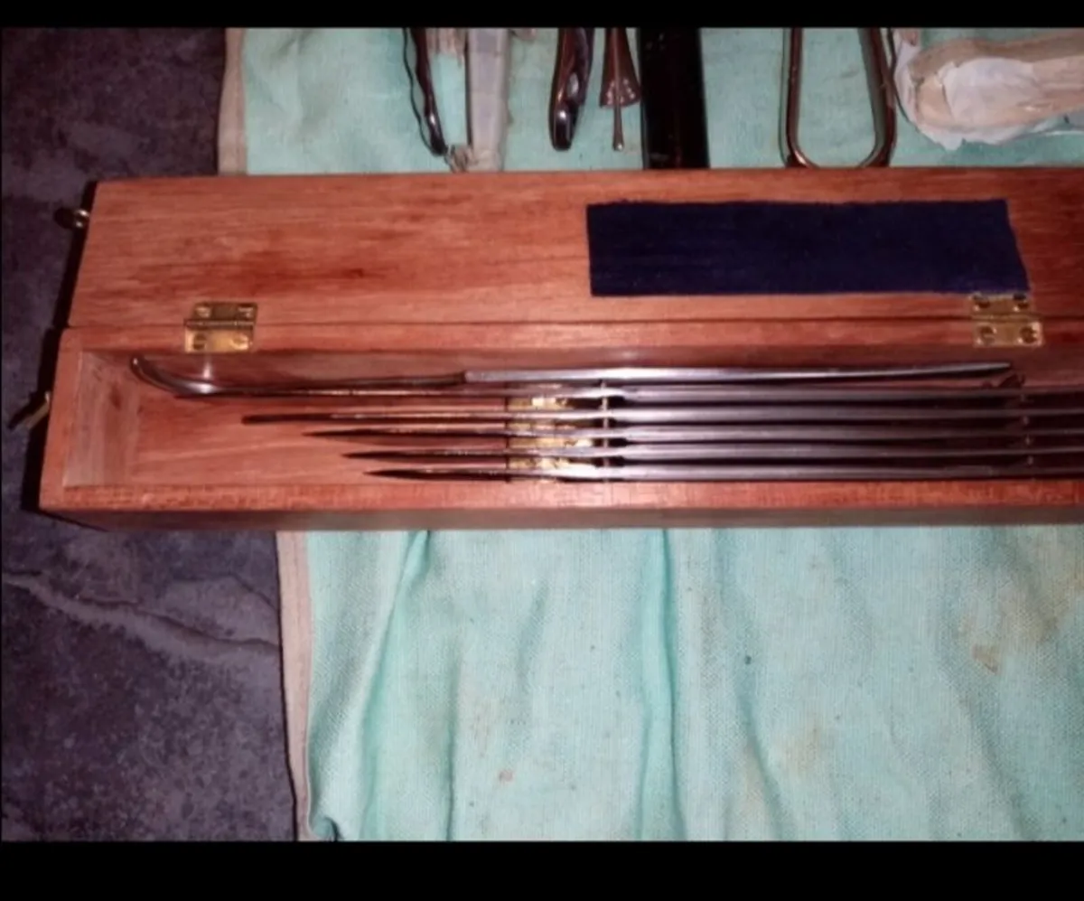 Pristine 1930s/40s Field Surgical Kit... - Image 3