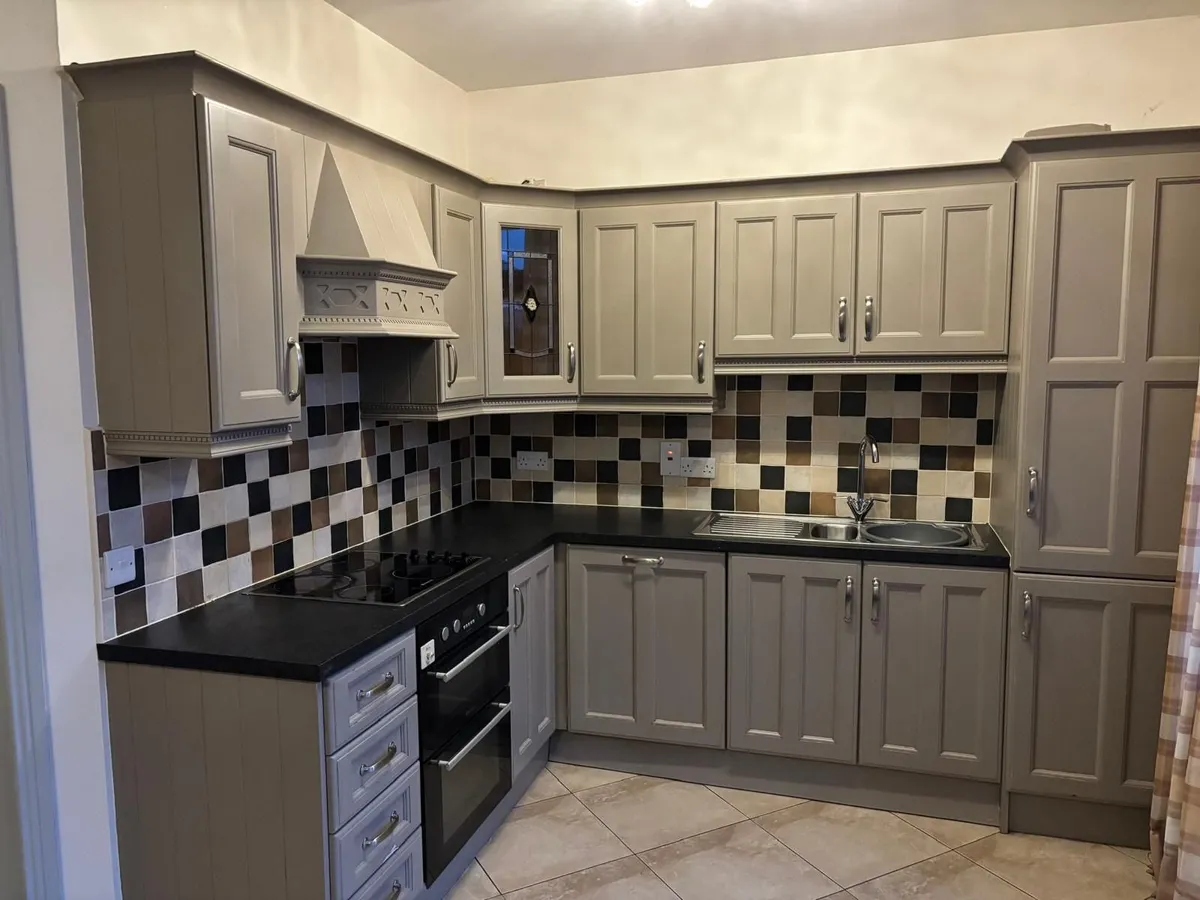 Kitchen Units - Image 1