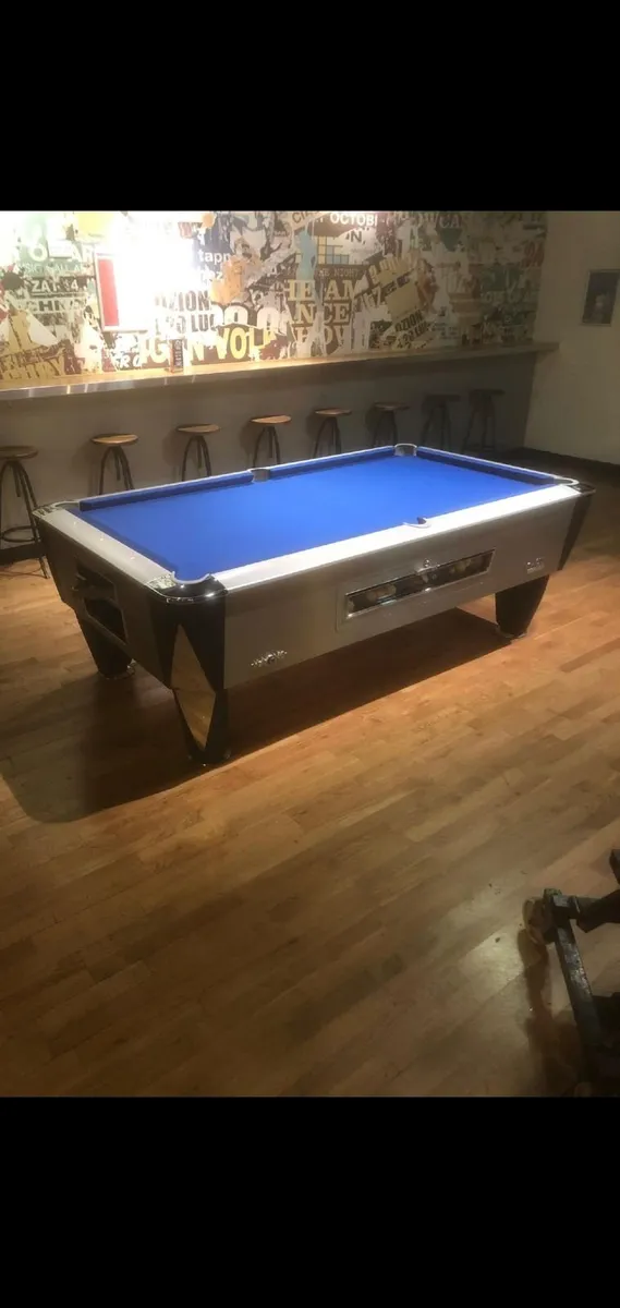 Pool table - Image 1