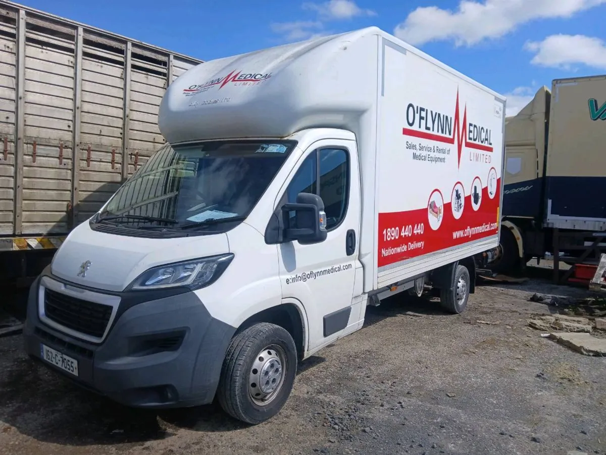 162 PEUGEOT BOXER BOX VAN WITH TAILLIFT - Image 1