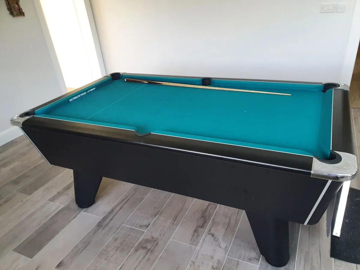 Pool table - Image 1