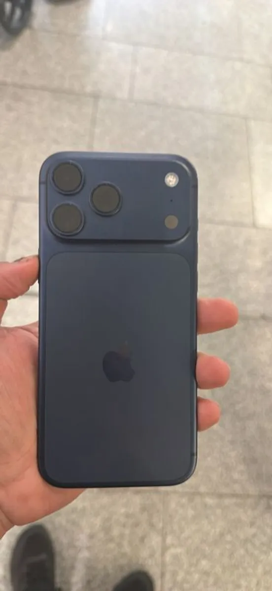 iPhone 17 pro max, needs full screen replacement - Image 1