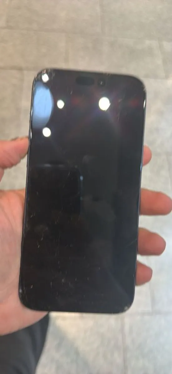 iPhone 17 pro max, needs full screen replacement - Image 4