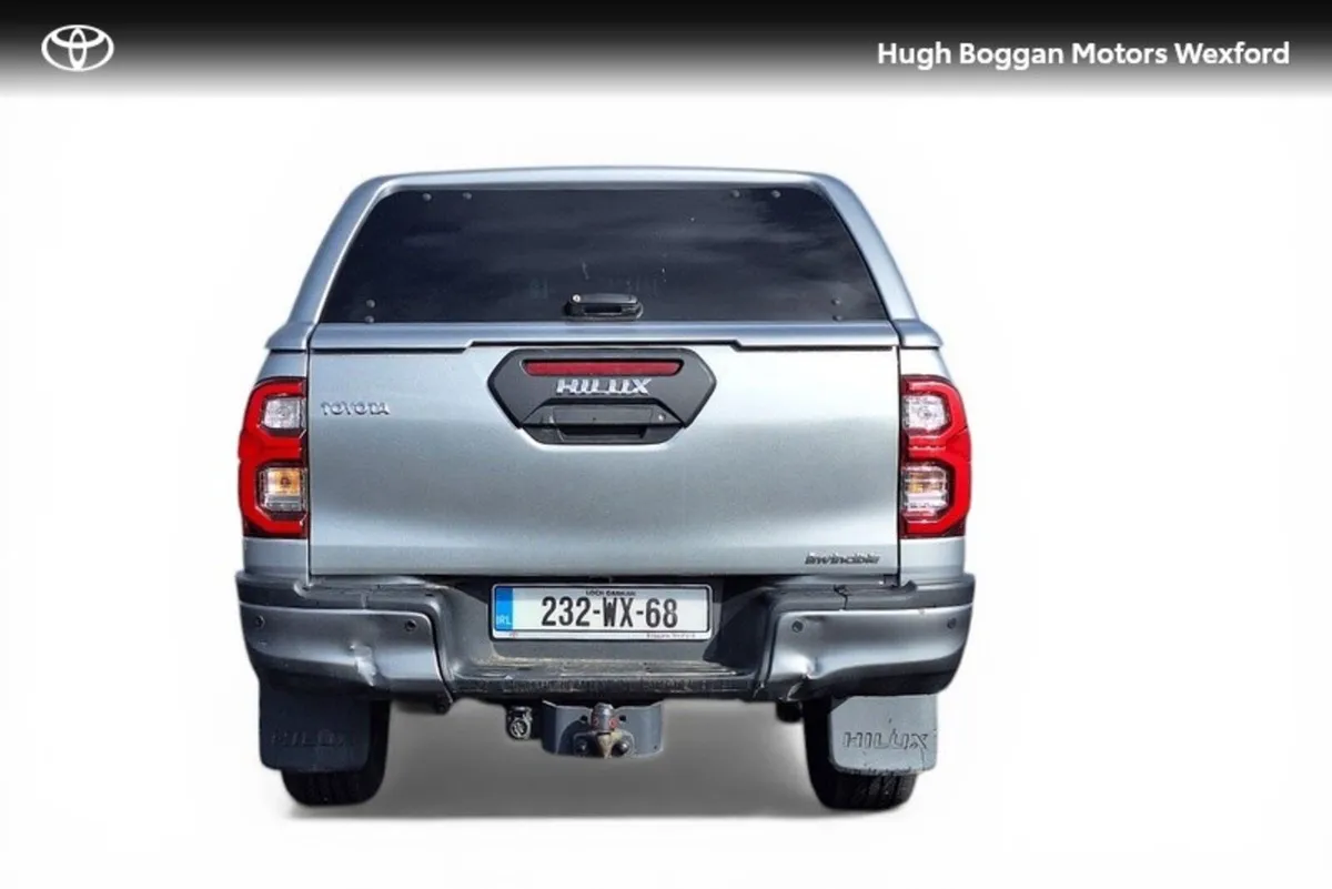 Toyota Hilux 2.8 INVINCIBLE + VAT!! - Image 4