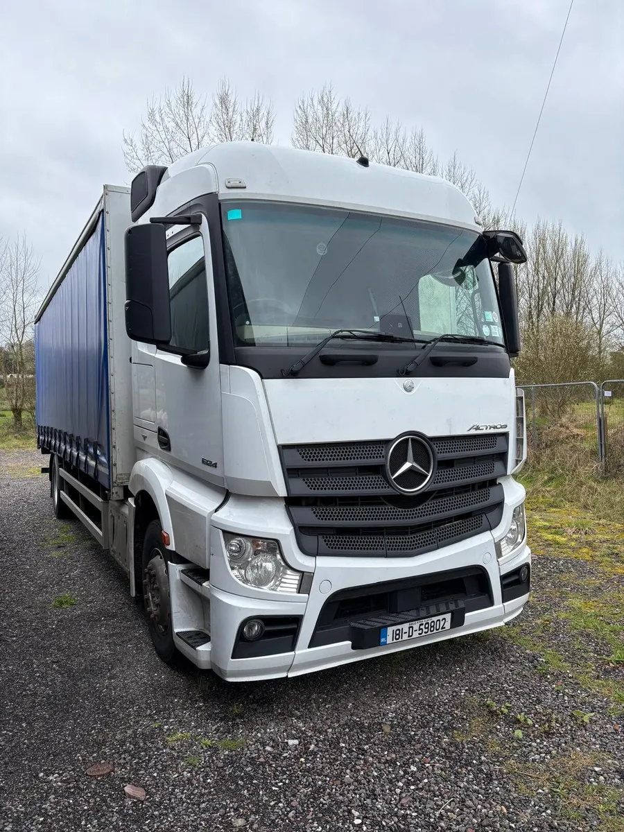 Mercedez Benz 4x2 Rigid Curtainsuder with Tail-lif - Image 2