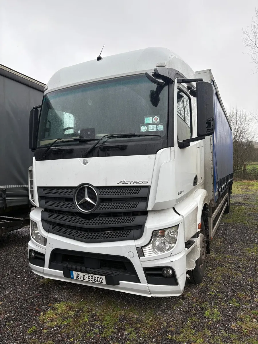 Mercedez Benz 4x2 Rigid Curtainsuder with Tail-lif - Image 1
