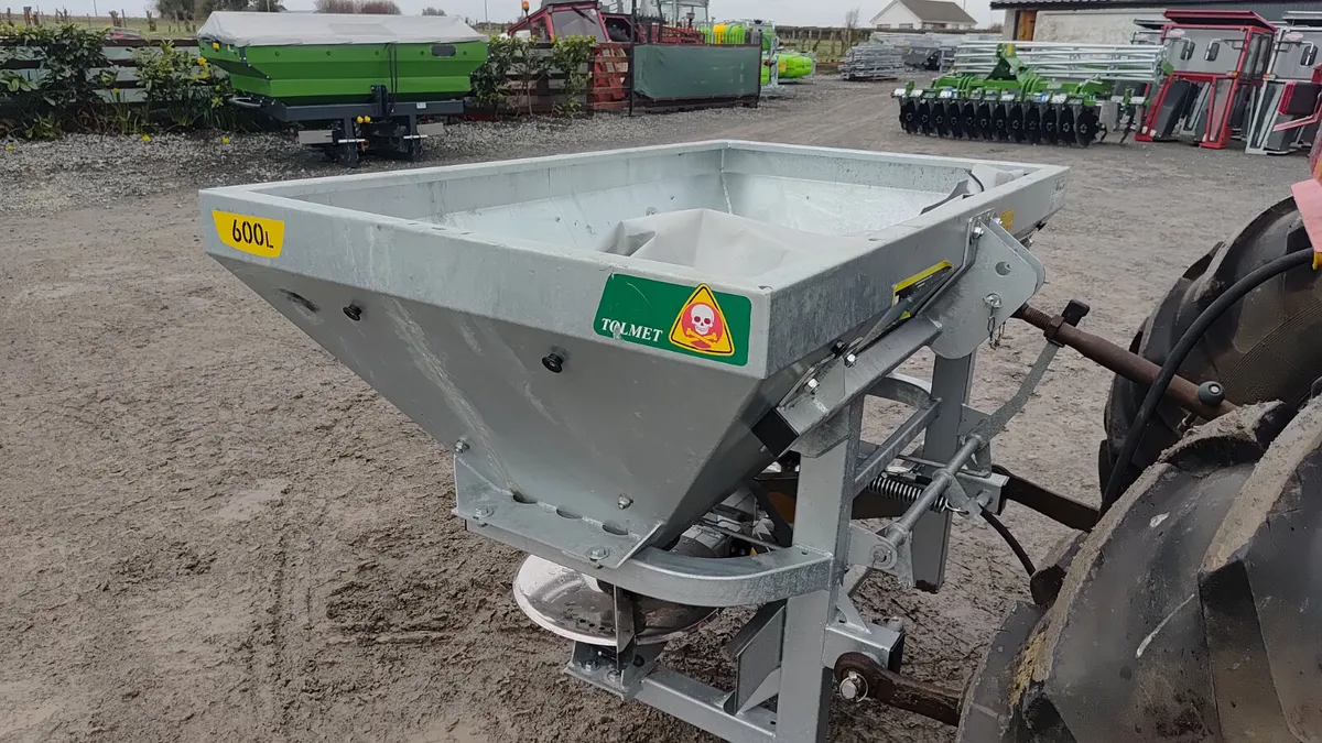 Tolmet fertiliser spreader - Image 4
