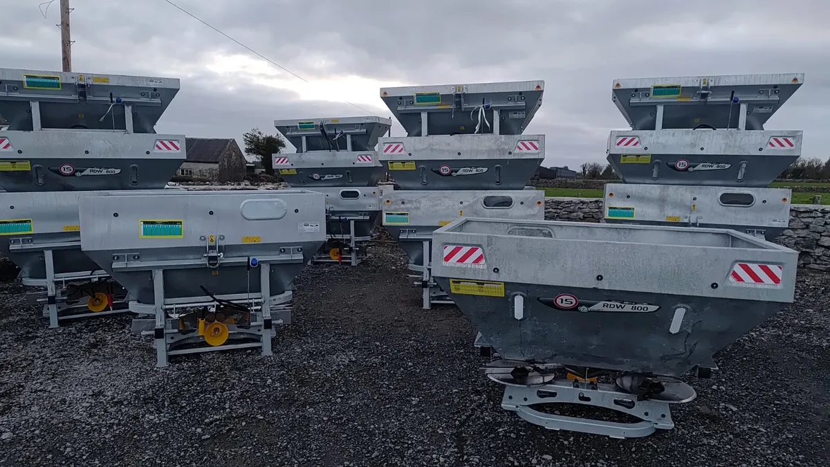 Tolmet fertiliser spreader - Image 1