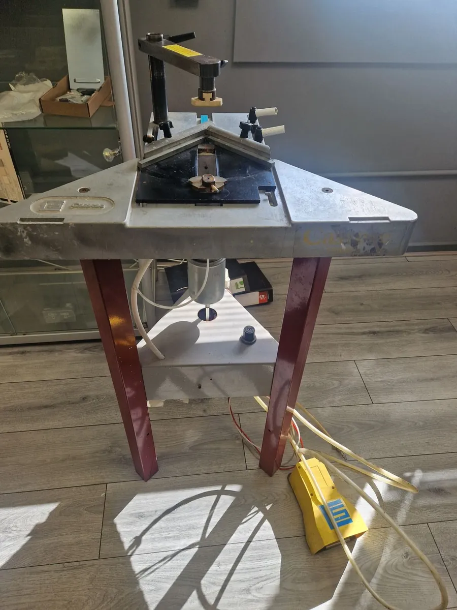 Picture framing equipment - Image 1