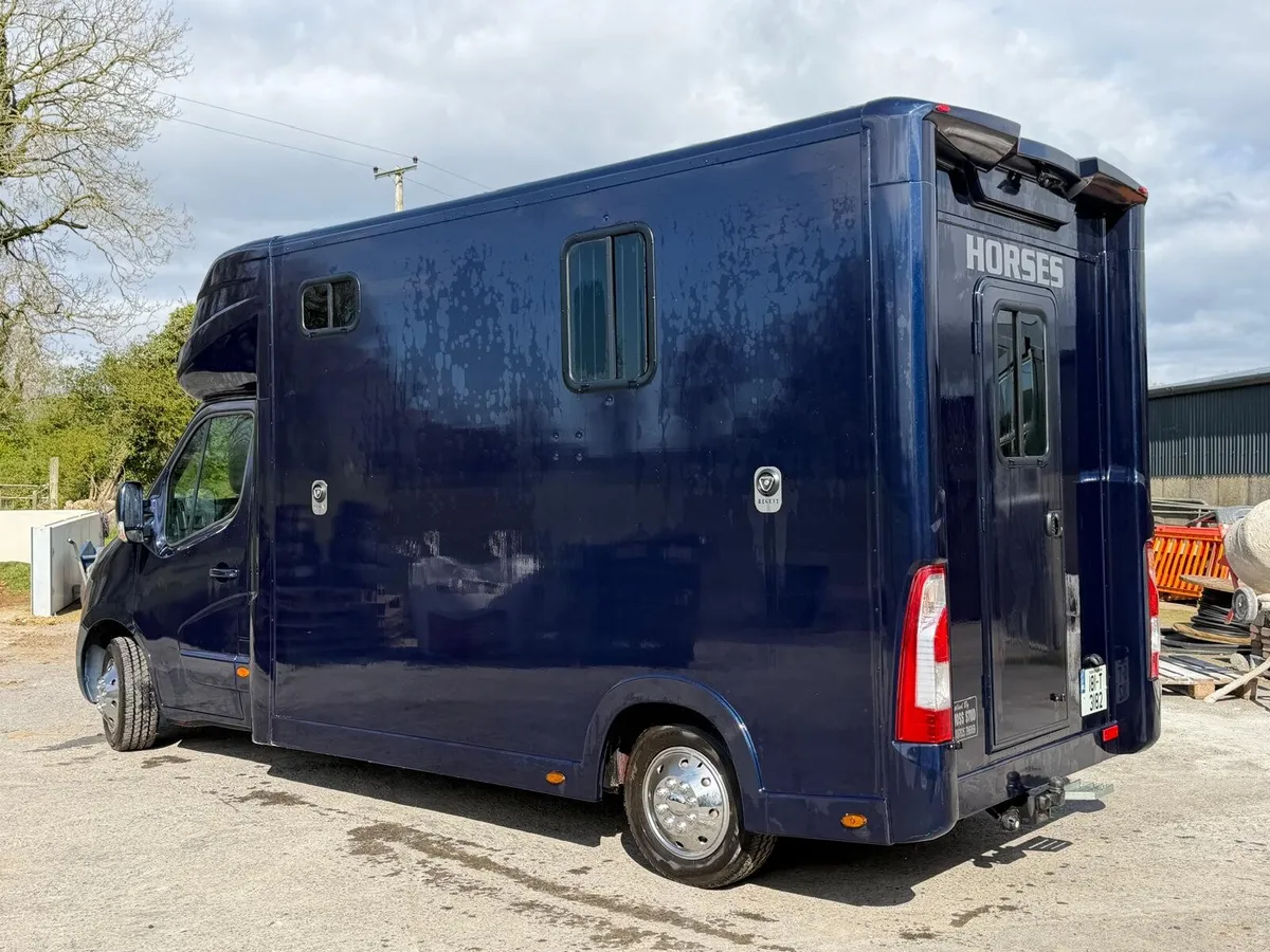 2018 3.5 tonnes 2 stall Horse - Image 4