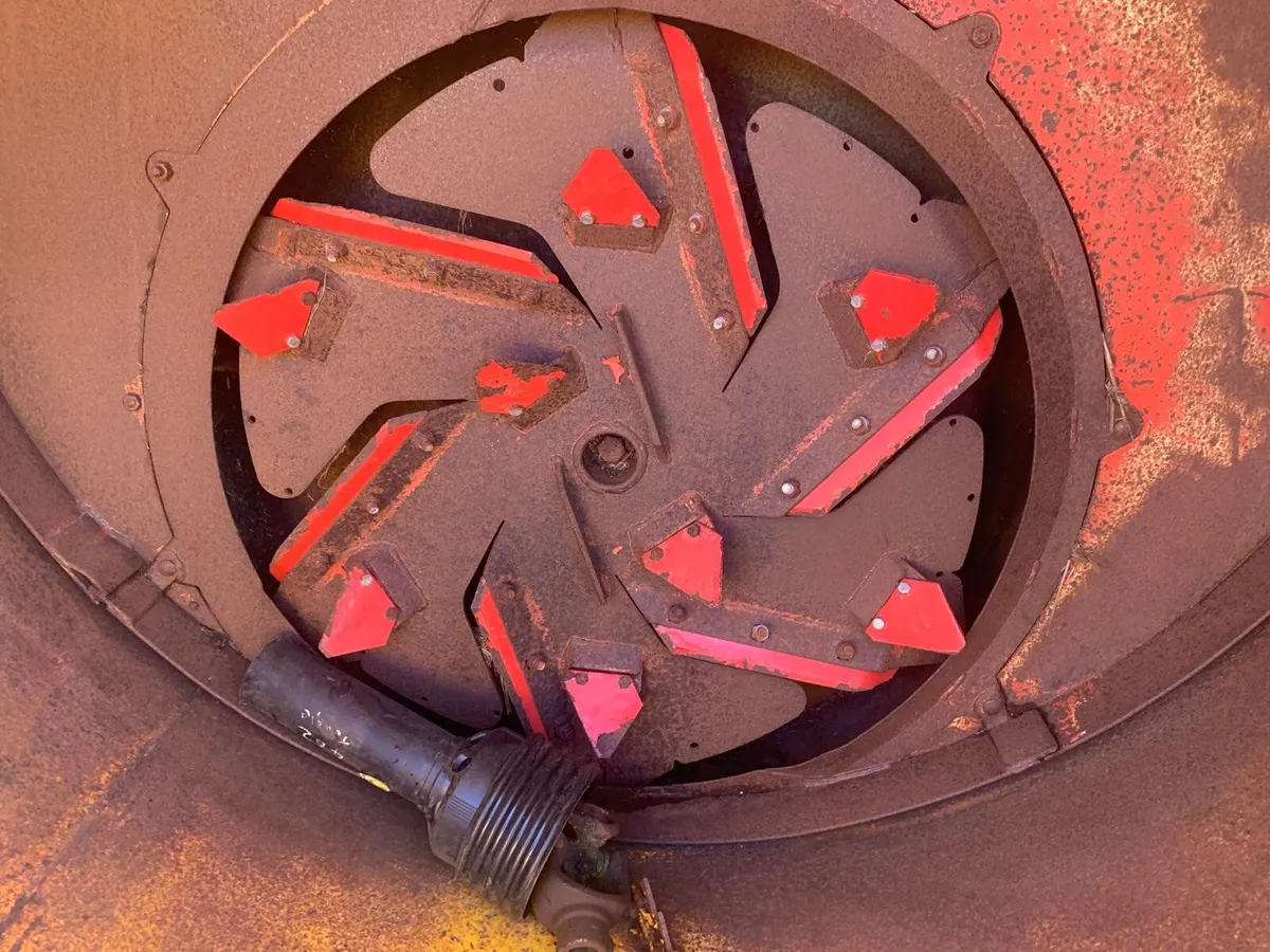 TEAGLE 4040 SILAGE/STRAW BALE SHREDDER - Image 4