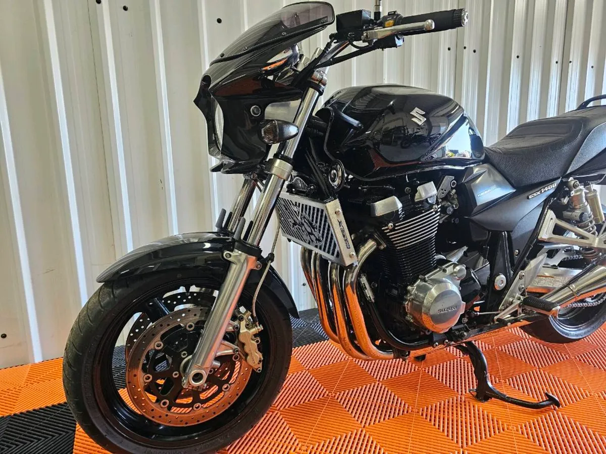 Suzuki GSX 1400 - Image 2