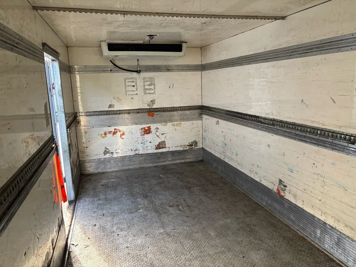 17ft insulated body for sale - Image 3