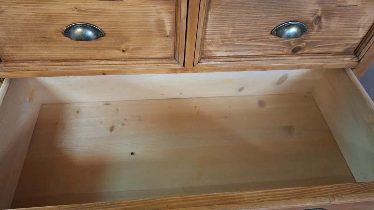 Vintage pine chest of drawers - Image 4