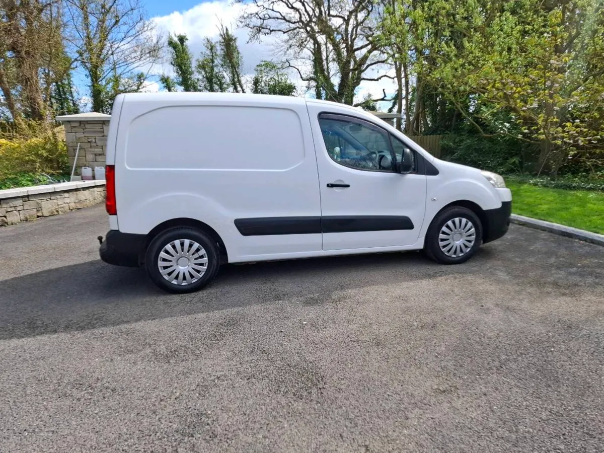 2010 Peugeot Partner - Image 1