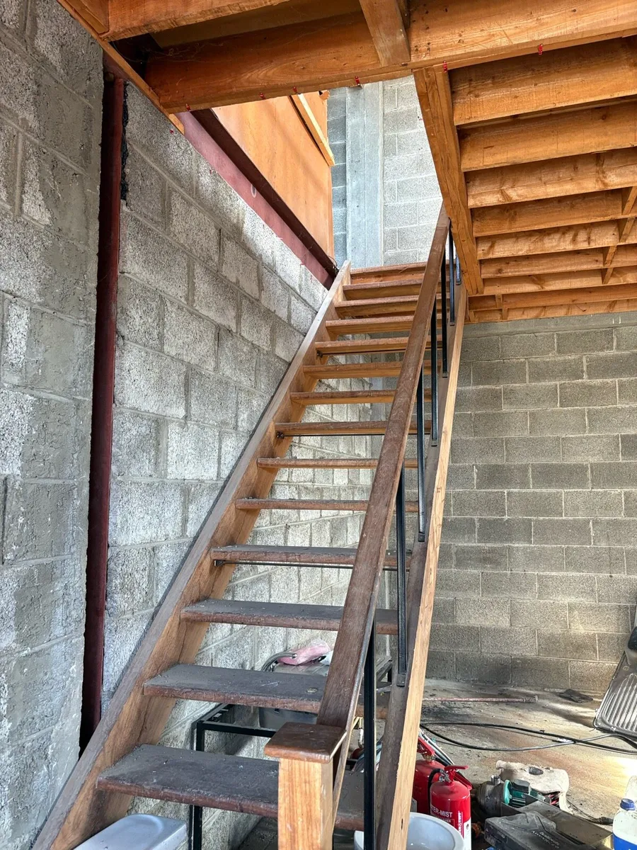 Building materials, stairs, timber joists - Image 1