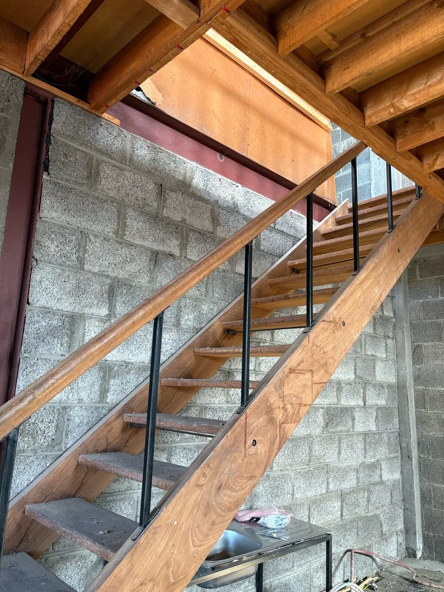 Building materials, stairs, timber joists - Image 2