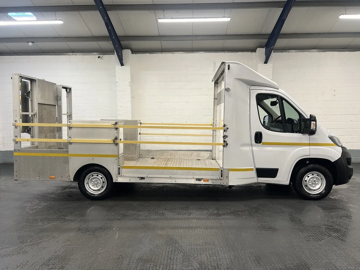 2022 Peugeot Boxer Dropside Van - Image 1