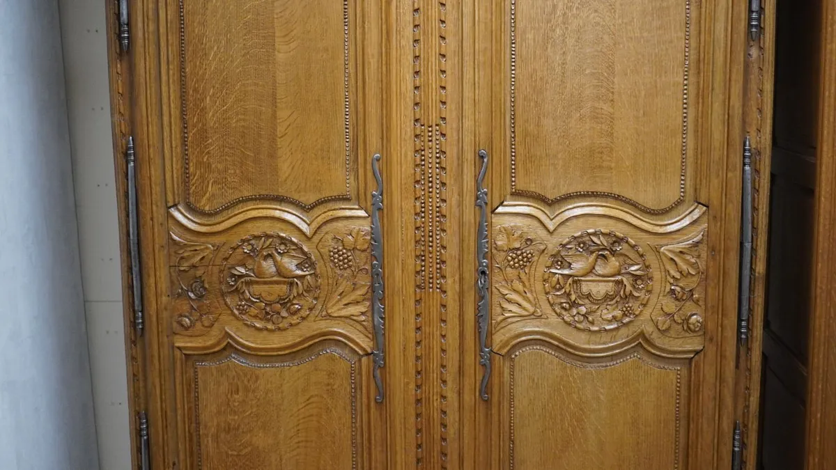 Antique French Oak Armoire / Wardrobe - Image 4