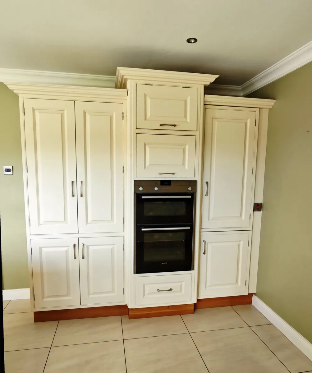 Solid Wood In Frame Kitchen with Granite Worktops - Image 3